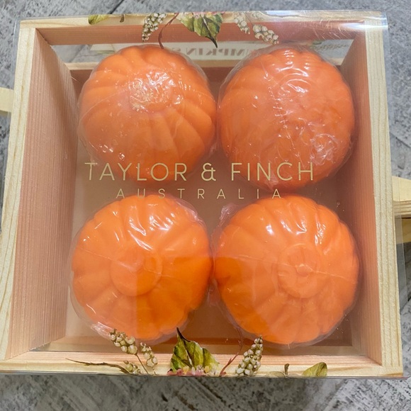 Taylor & Finch Australia Round Pumpkin Bar Soaps in a Wheelbarrow - Picture 3 of 6